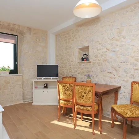 度假居 House With A Parking Space Zivogisce - Strnj - - Strnj, Makarska - 18025